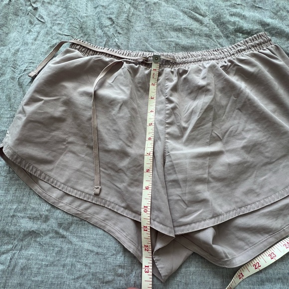 3/$10 🏷️ Old Navy running shorts - Picture 5 of 8